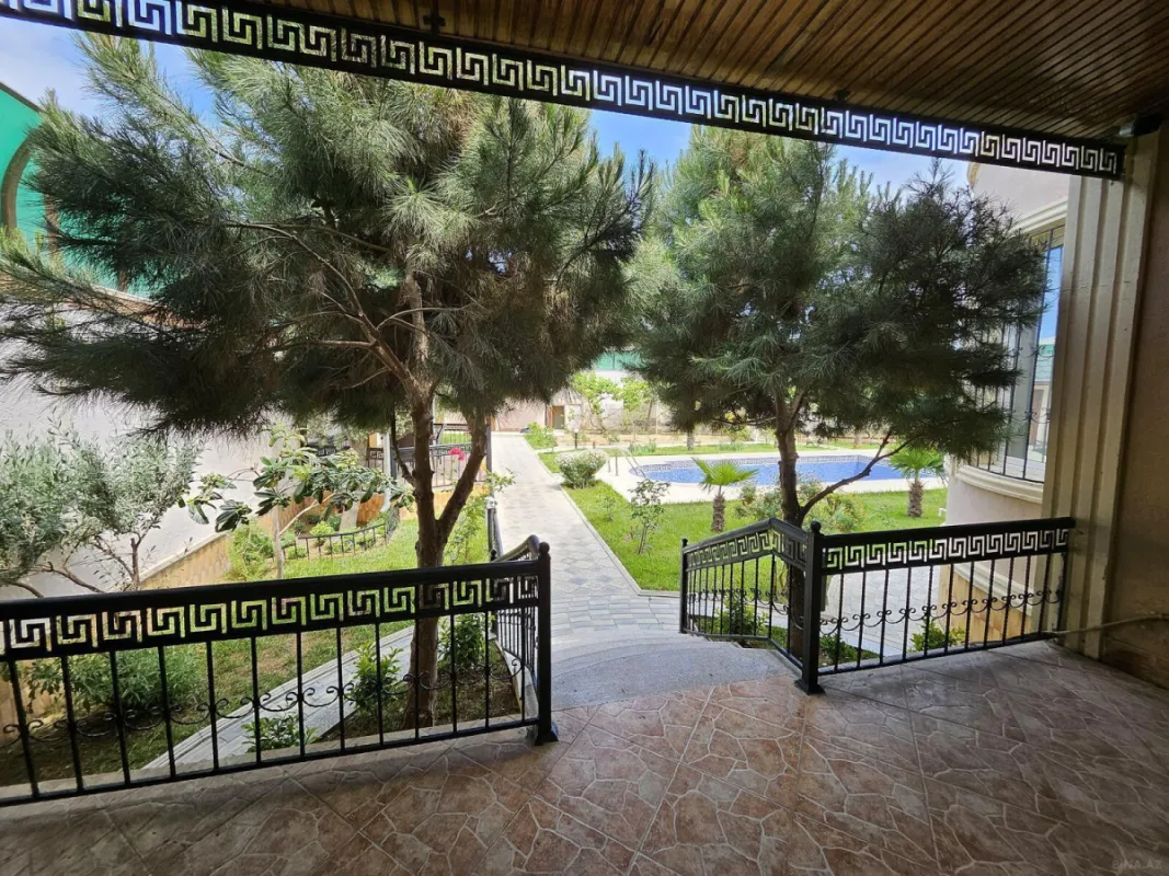 Satılır 5 otaqlı həyət evi 300 m²