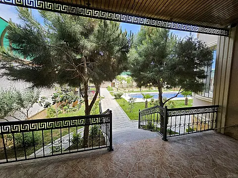Satılır 5 otaqlı həyət evi 300 m²
