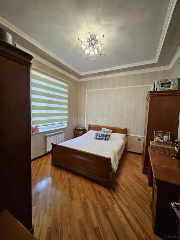 Satılır 5 otaqlı həyət evi 300 m²