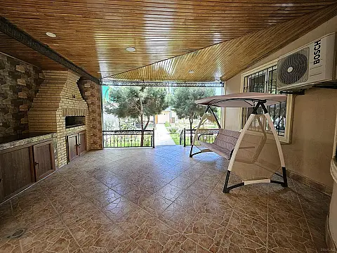 Satılır 5 otaqlı həyət evi 300 m²