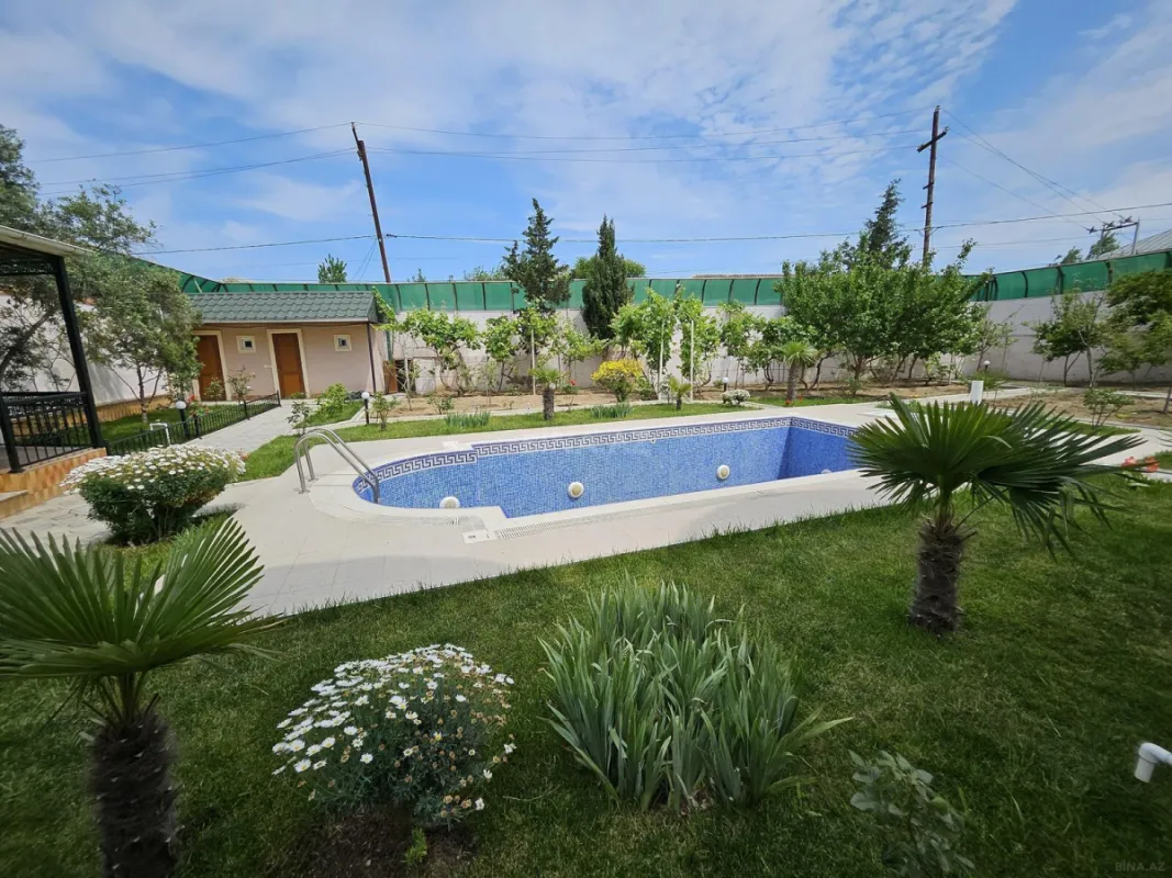 Satılır 5 otaqlı həyət evi 300 m²