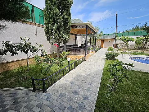 Satılır 5 otaqlı həyət evi 300 m²