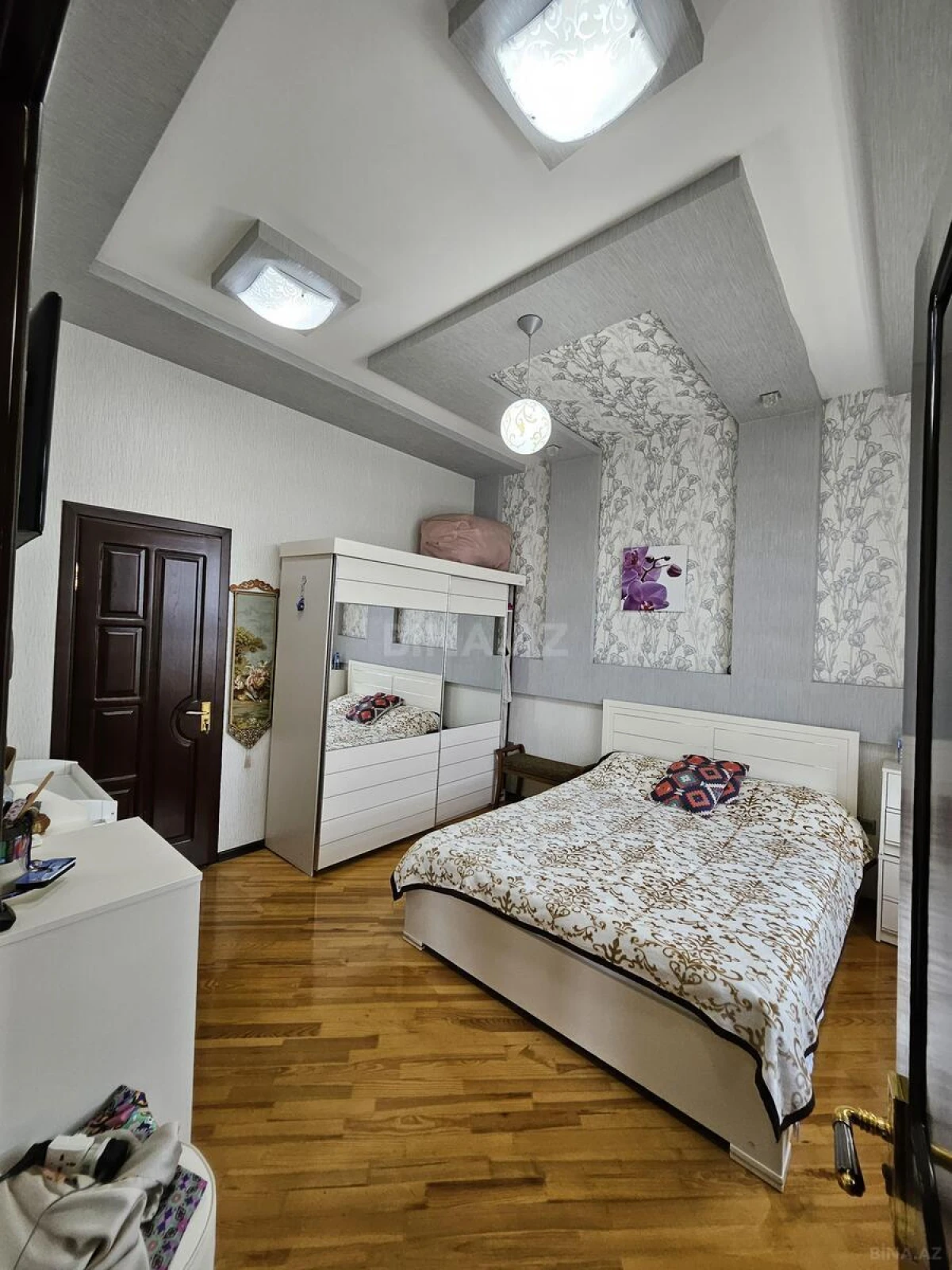 Satılır 5 otaqlı həyət evi 300 m²