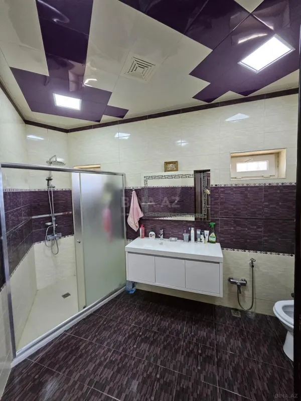 Satılır 5 otaqlı həyət evi 300 m²