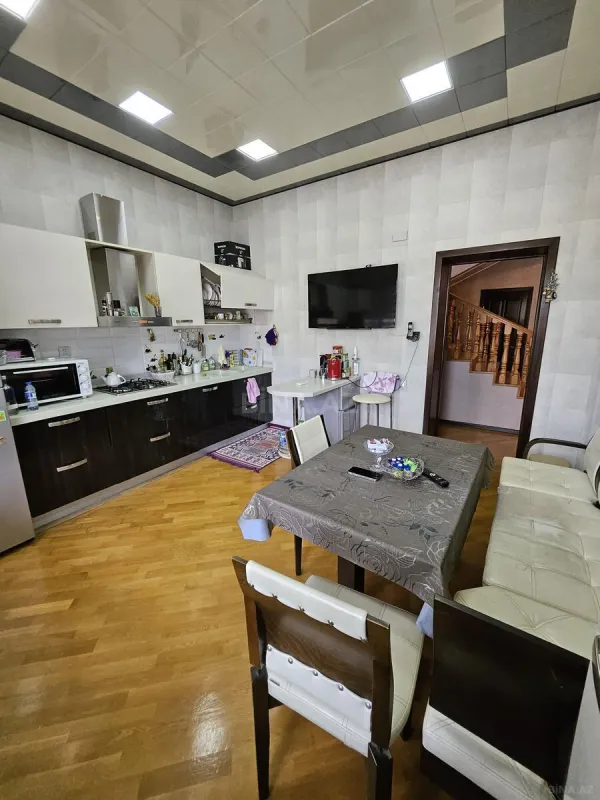 Satılır 5 otaqlı həyət evi 300 m²