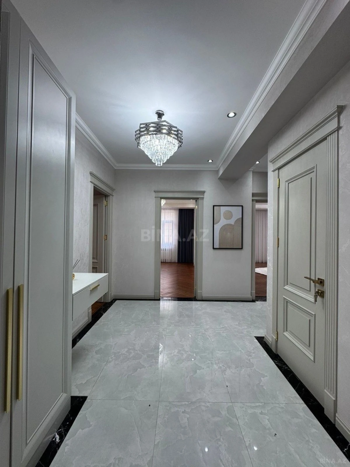 Satılır 3 otaqlı mənzil 140 m²