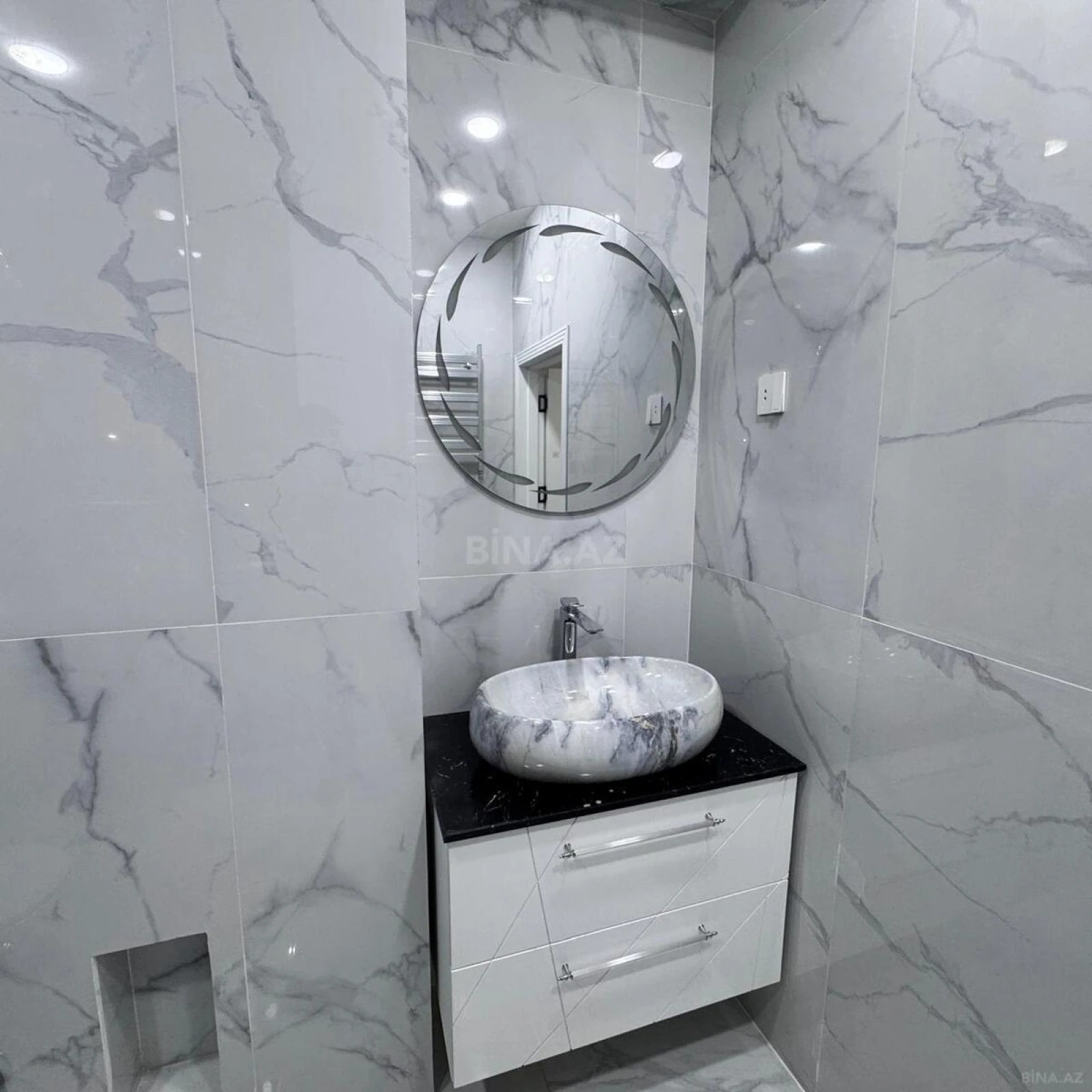 Satılır 2 otaqlı mənzil 70 m²