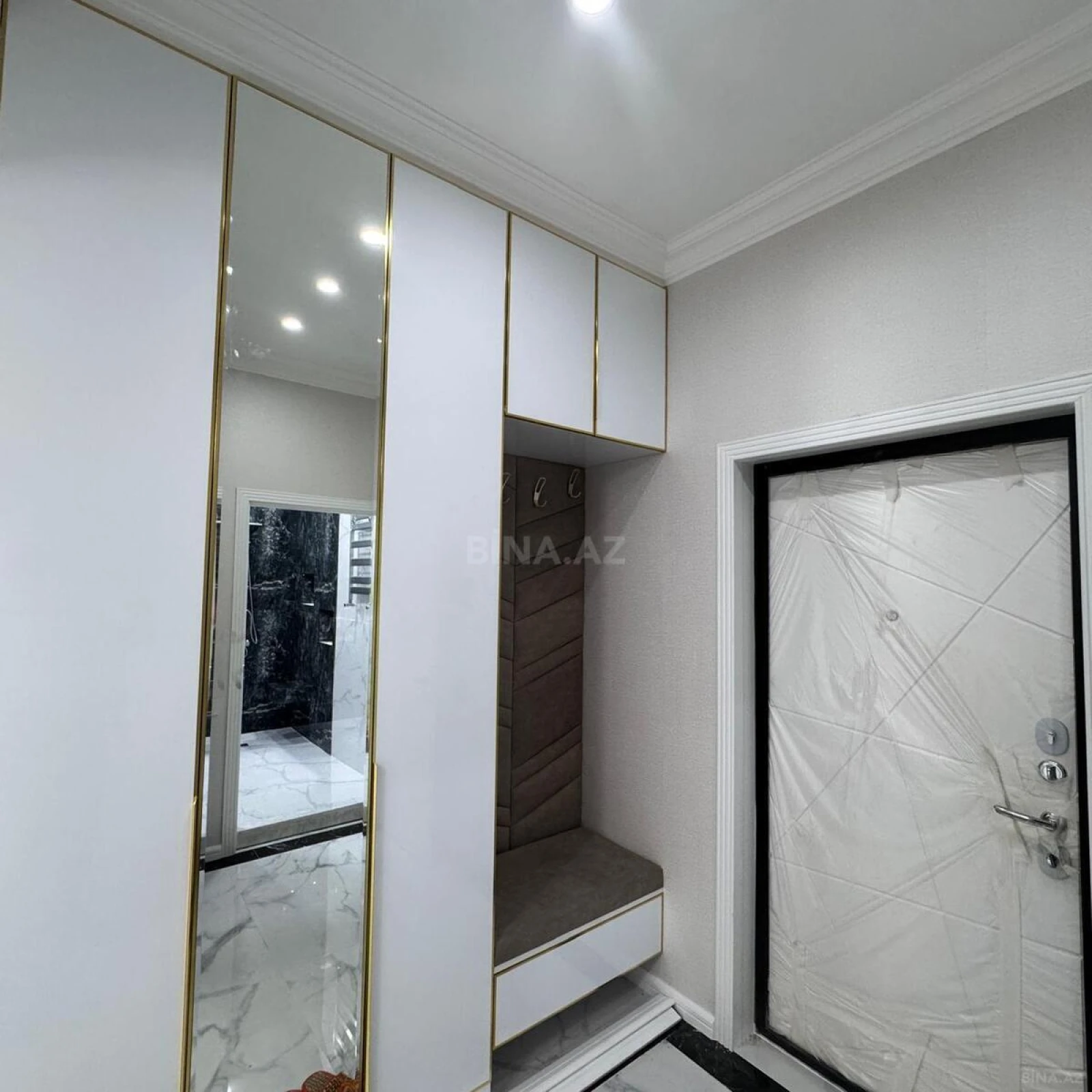 Satılır 2 otaqlı mənzil 70 m²