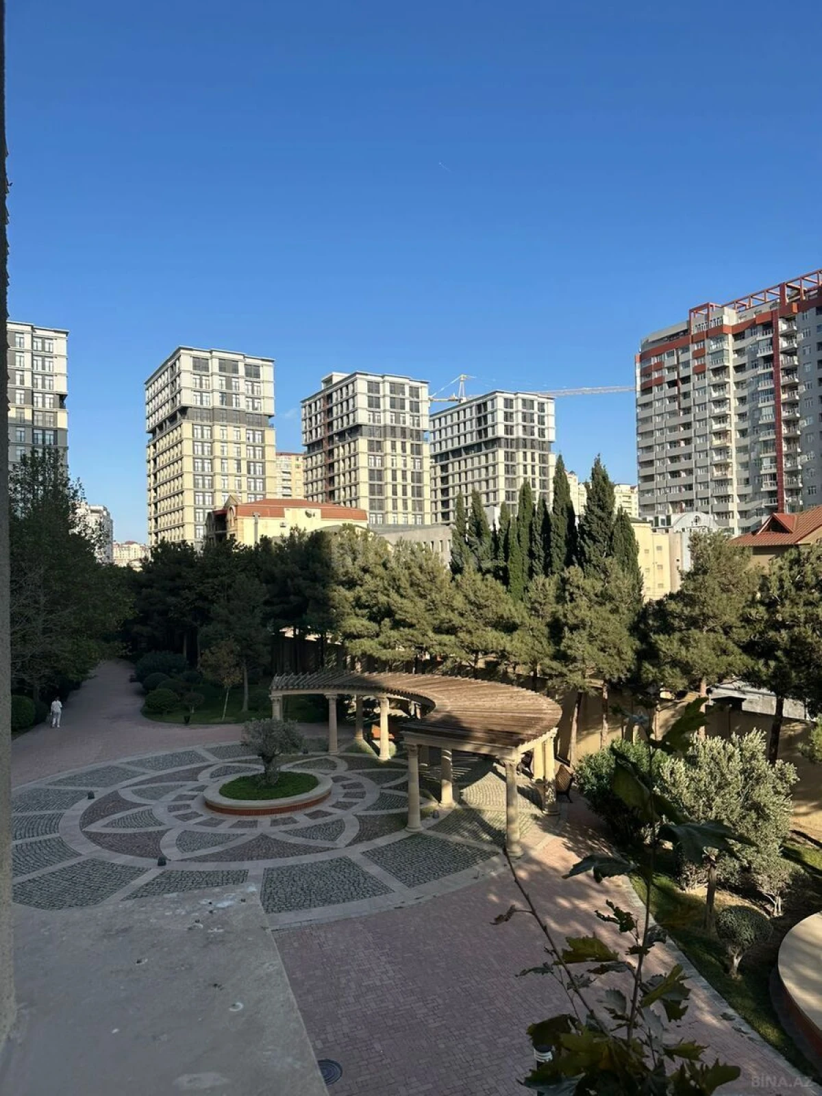 Kirayə verilir 3 otaqlı mənzil 190 m²