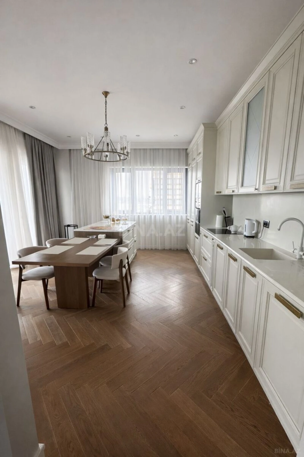 Kirayə verilir 3 otaqlı mənzil 211 m²