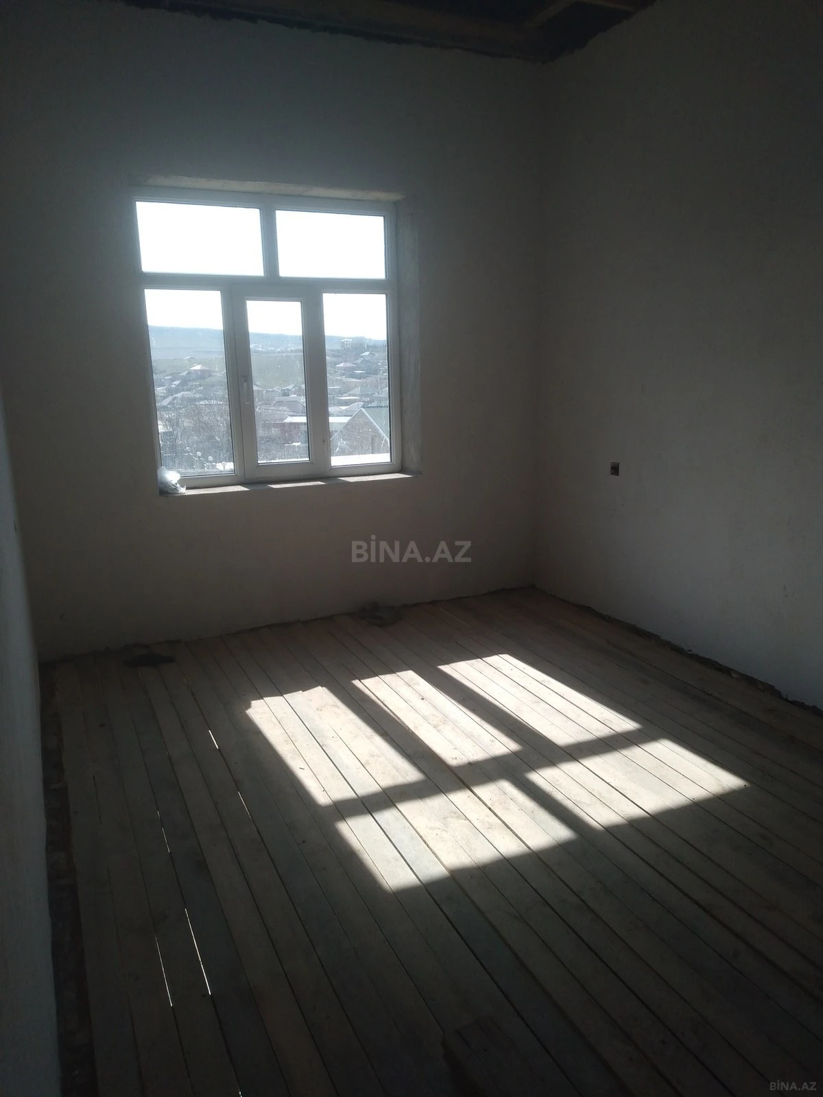 Satılır 3 otaqlı həyət evi 100 m²