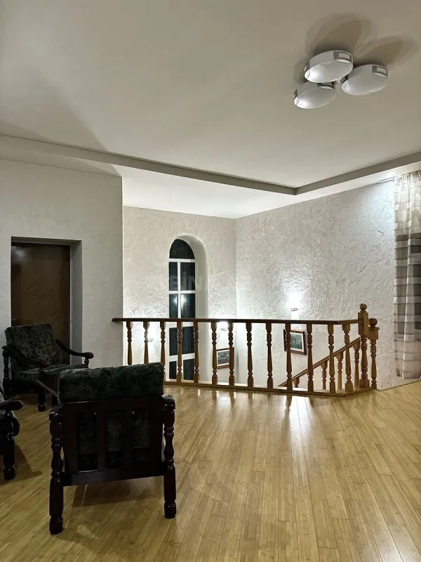Kirayə verilir 5 otaqlı həyət evi 350 m²