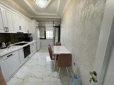 Kirayə verilir 3 otaqlı mənzil 125 m²