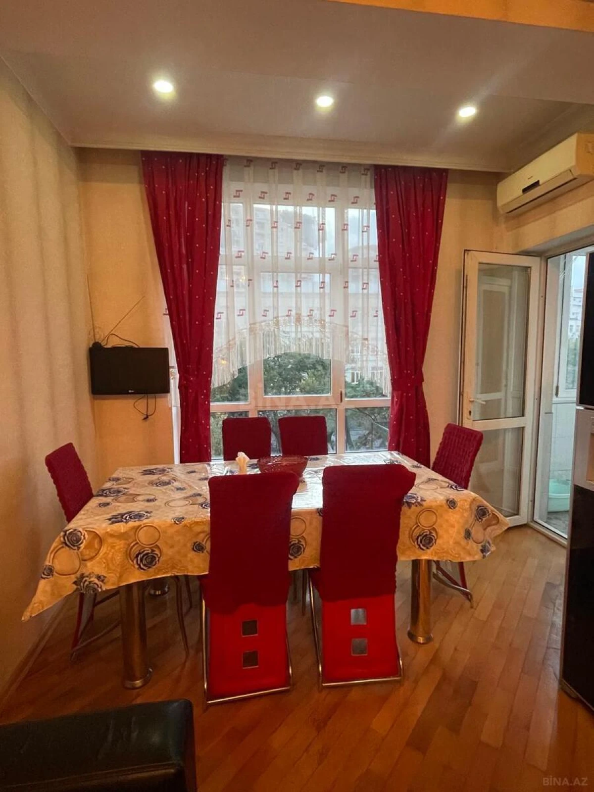 Kirayə verilir 4 otaqlı mənzil 170 m²