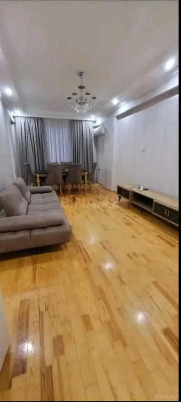 Kirayə verilir 4 otaqlı mənzil 120 m²