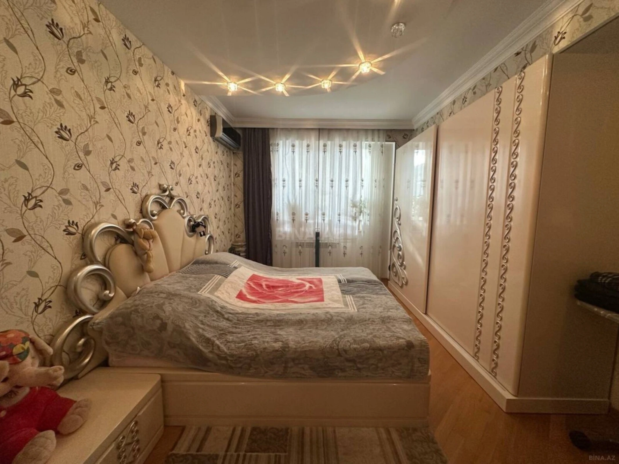 Satılır 2 otaqlı mənzil 82 m²