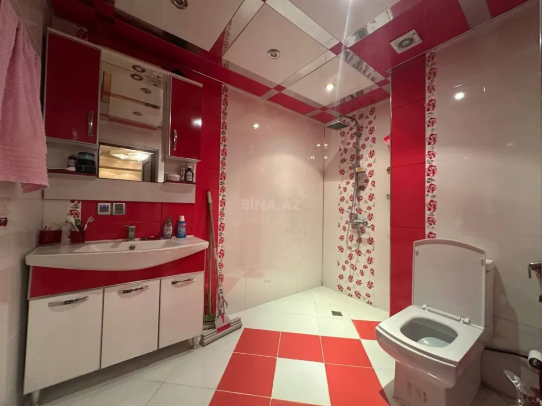 Satılır 2 otaqlı mənzil 82 m²