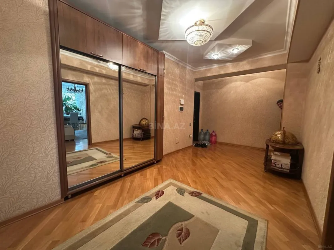 Satılır 2 otaqlı mənzil 82 m²