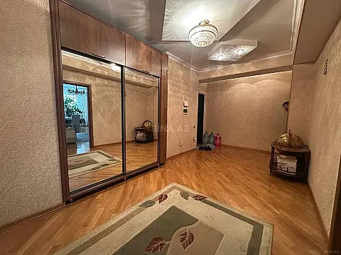 Satılır 2 otaqlı mənzil 82 m²