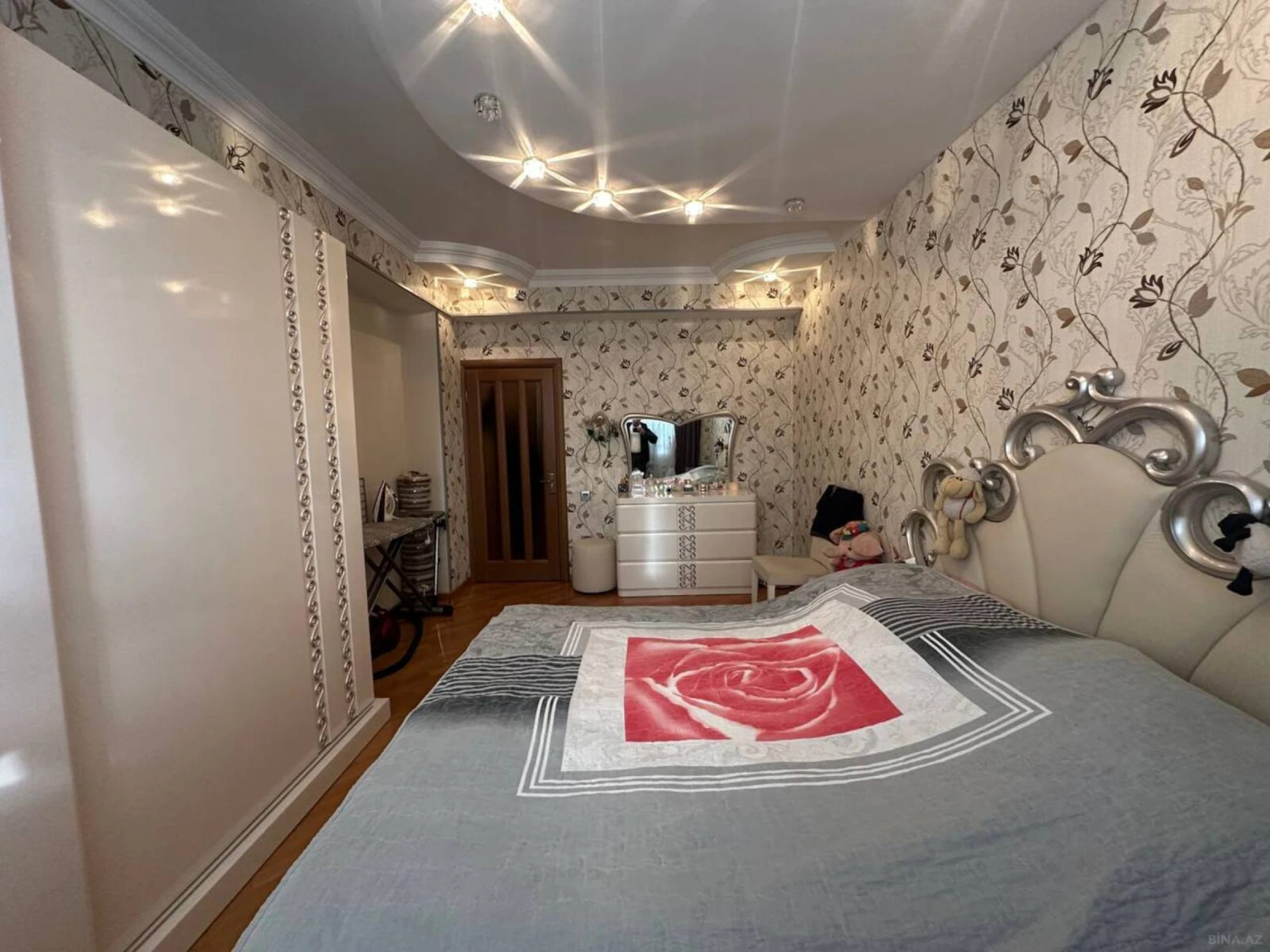 Satılır 2 otaqlı mənzil 82 m²