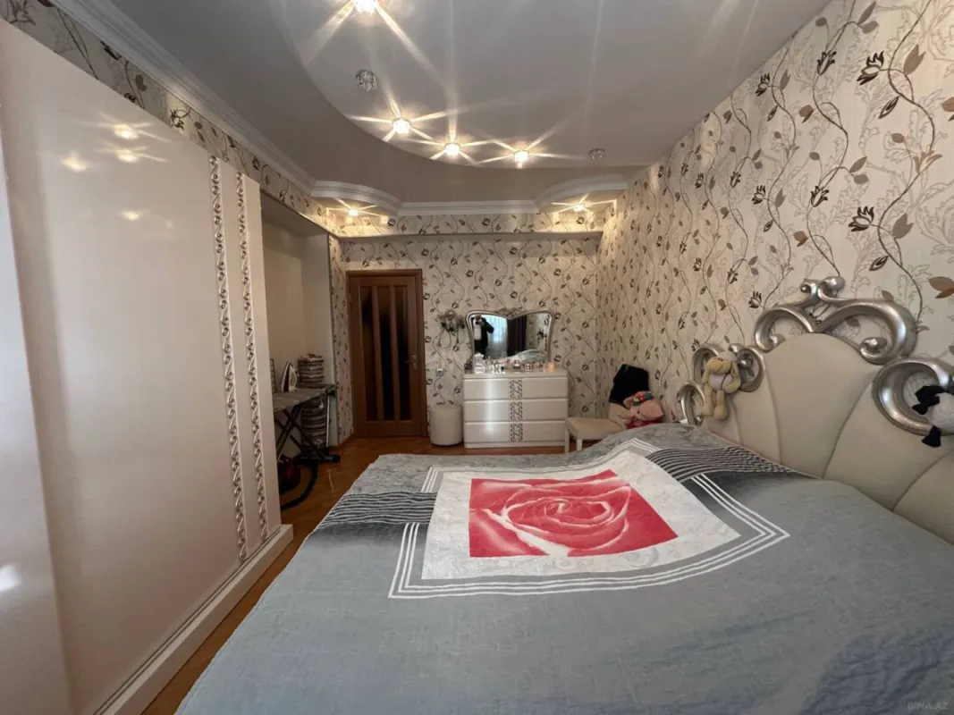 Satılır 2 otaqlı mənzil 82 m²