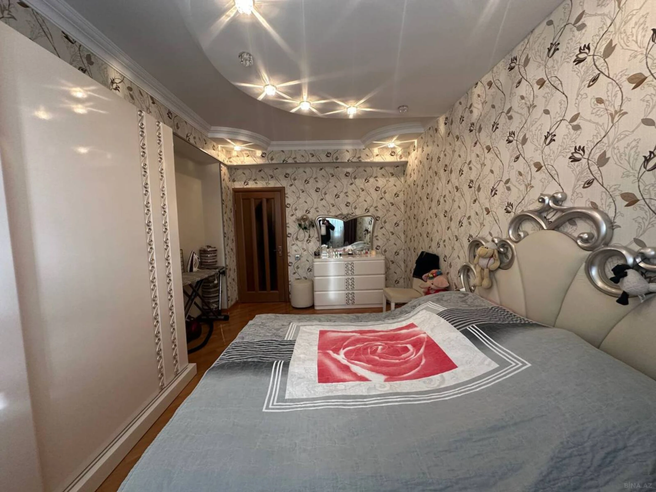 Satılır 2 otaqlı mənzil 82 m²