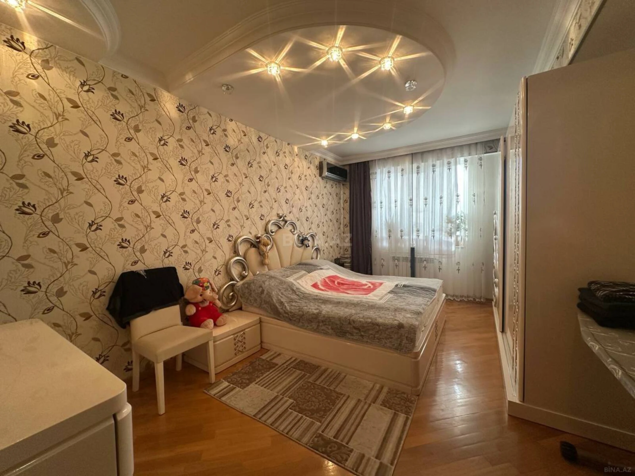 Satılır 2 otaqlı mənzil 82 m²
