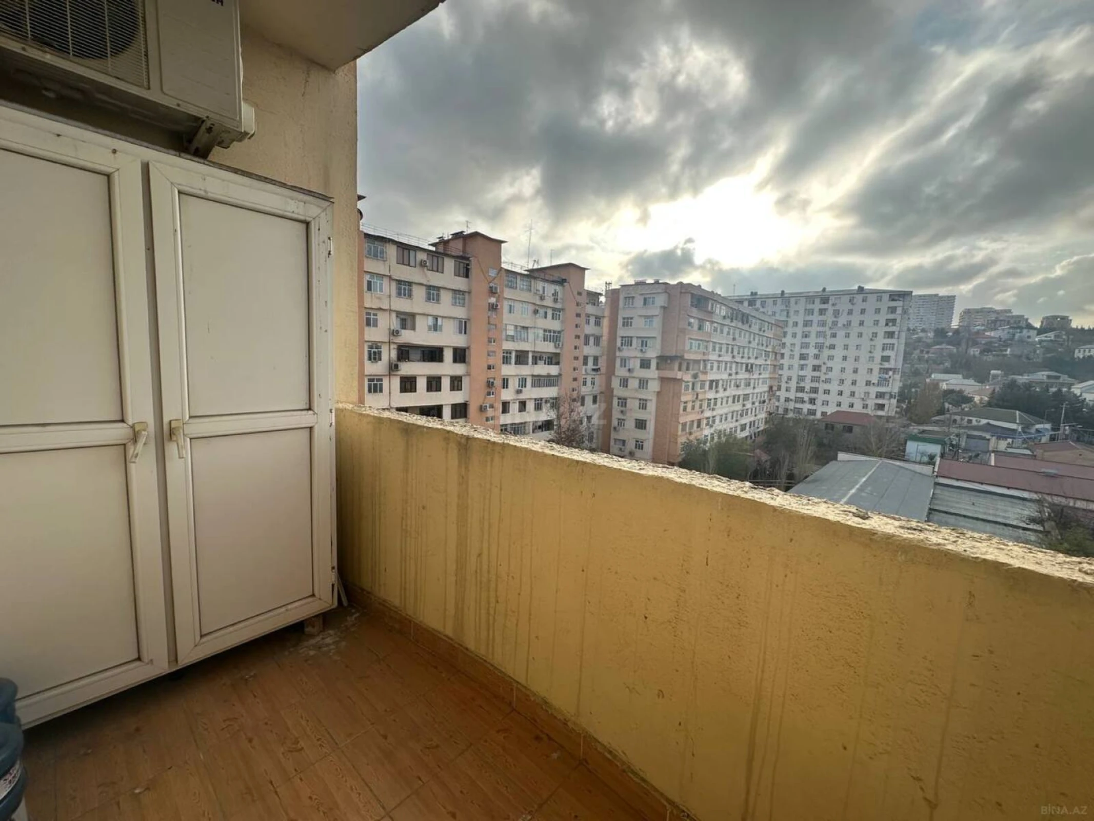 Satılır 2 otaqlı mənzil 82 m²