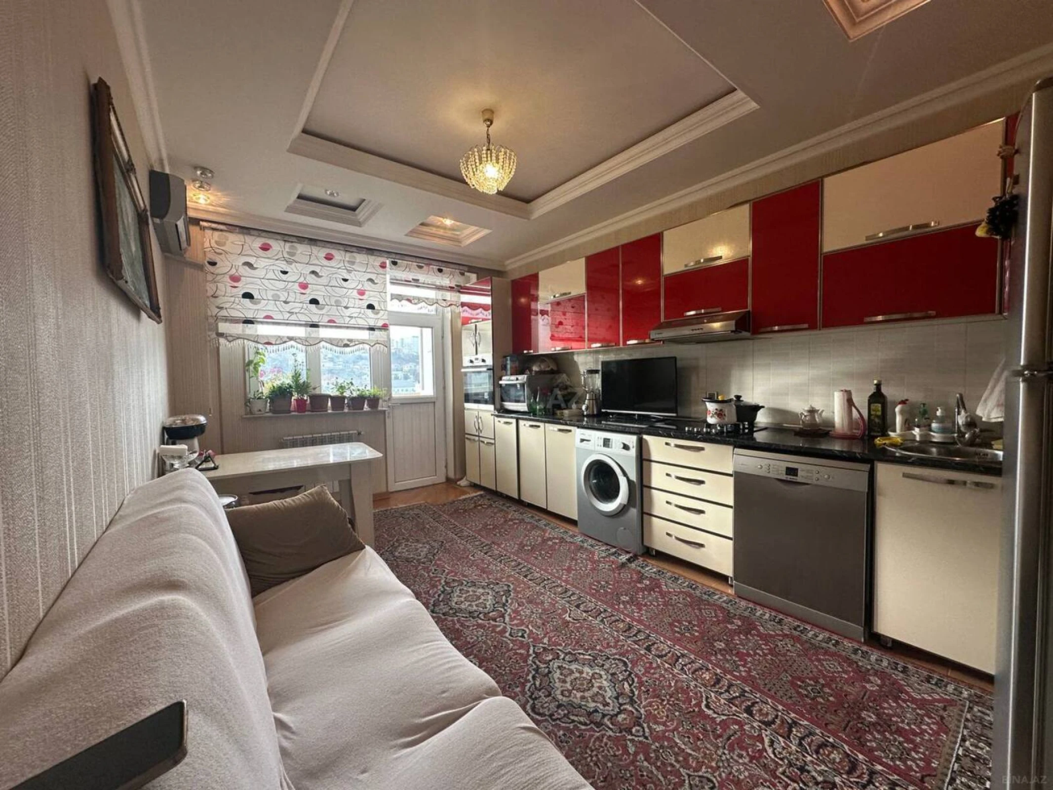 Satılır 2 otaqlı mənzil 82 m²