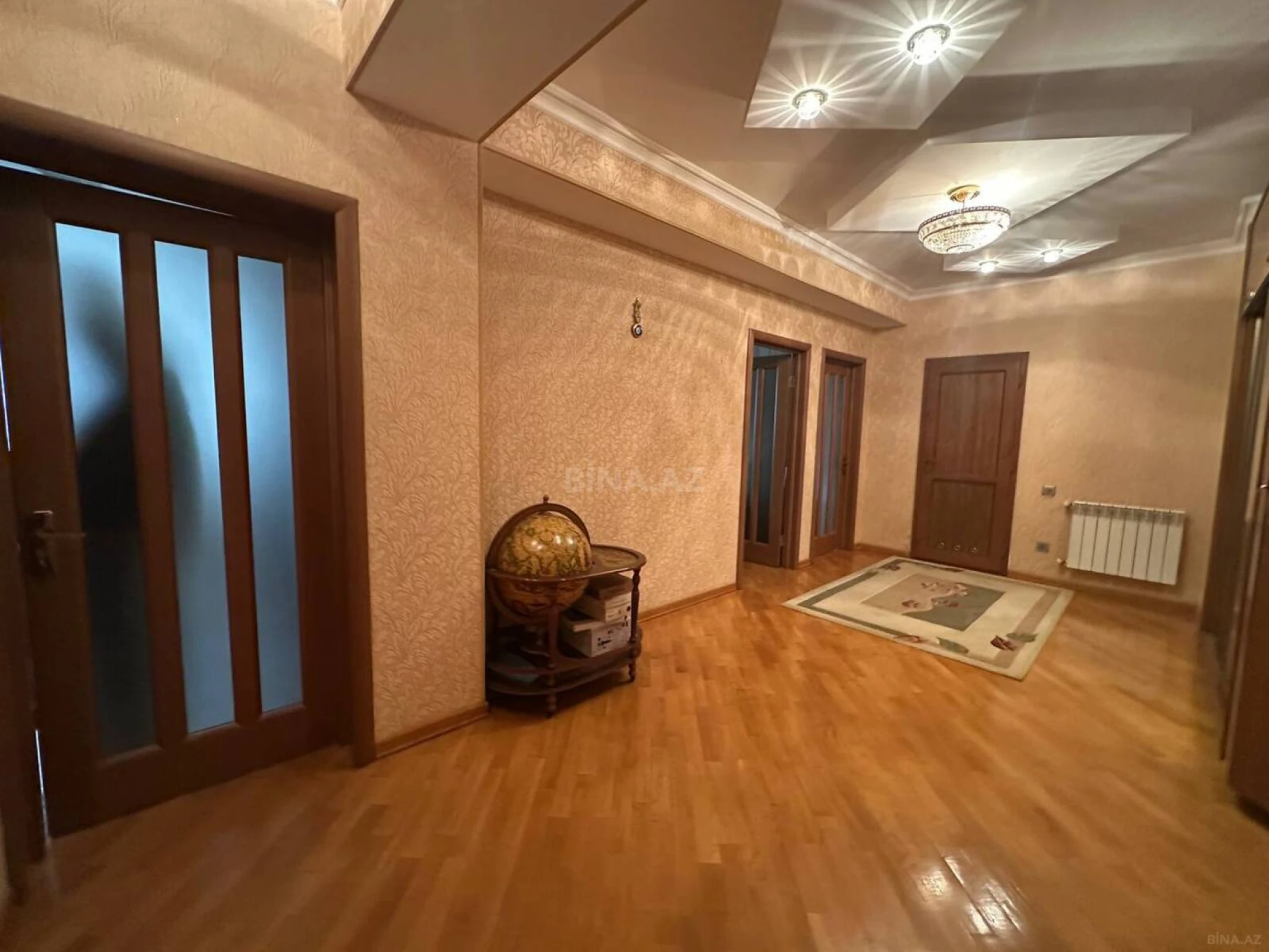 Satılır 2 otaqlı mənzil 82 m²
