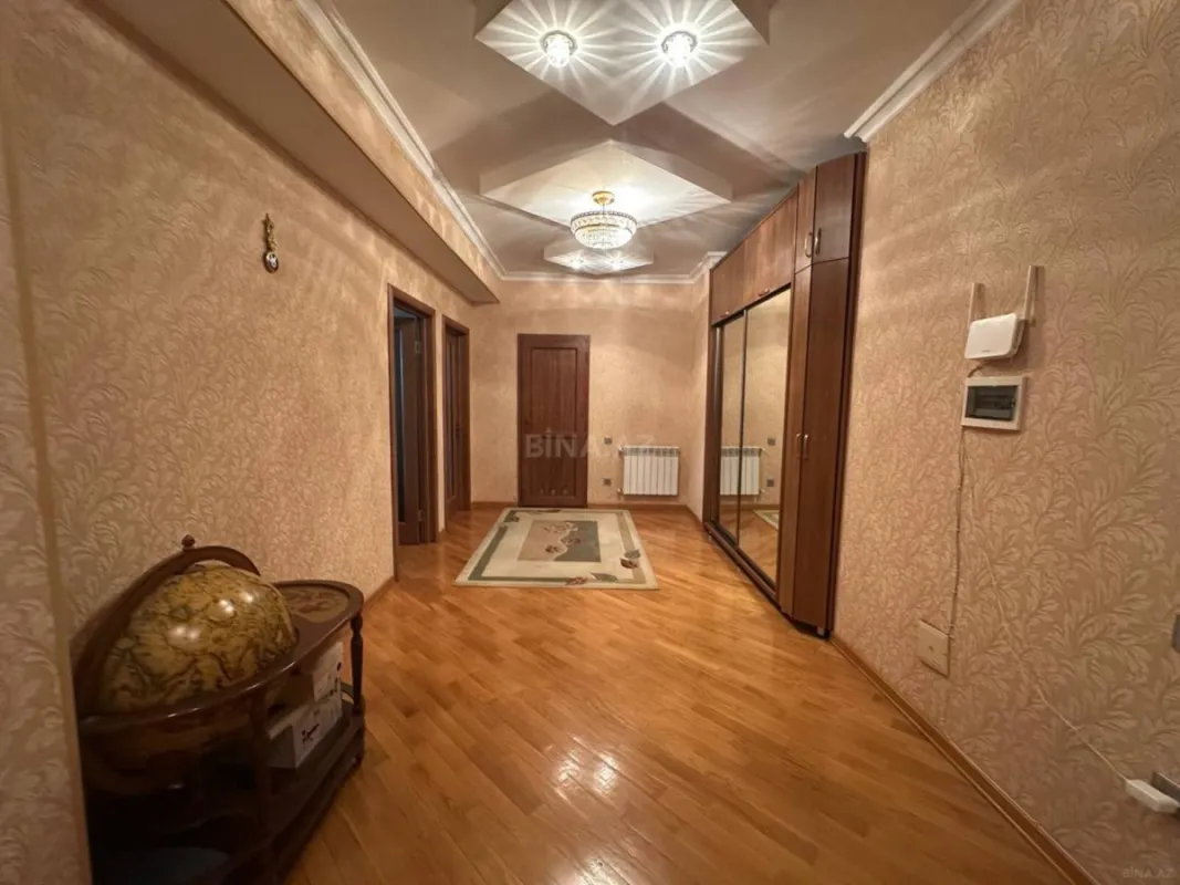 Satılır 2 otaqlı mənzil 82 m²