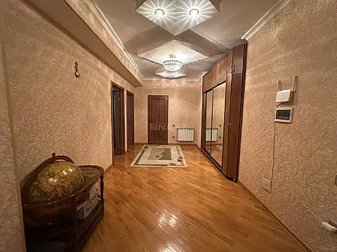 Satılır 2 otaqlı mənzil 82 m²