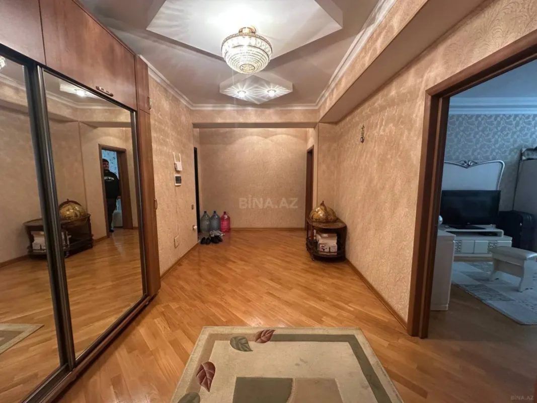 Satılır 2 otaqlı mənzil 82 m²