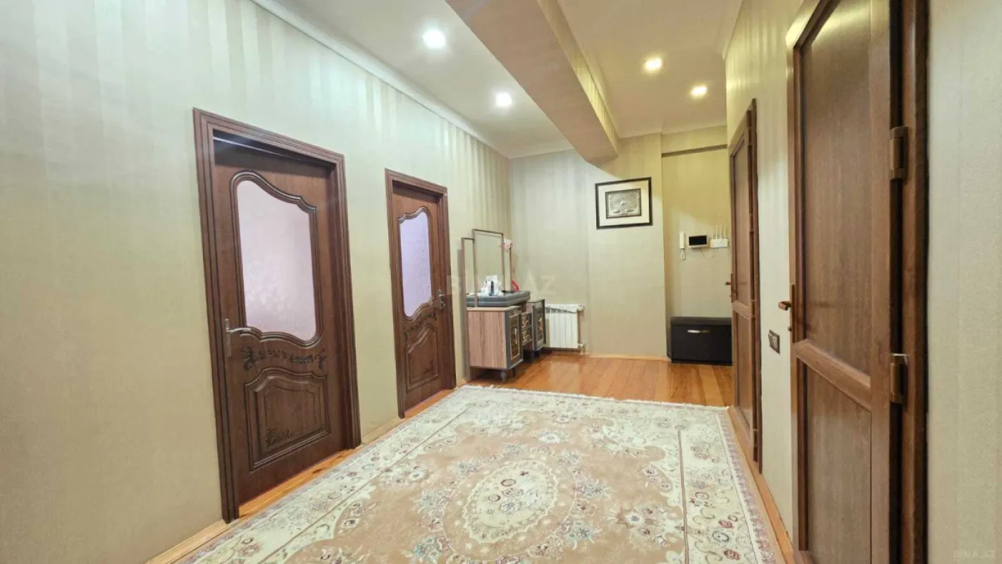 Satılır 3 otaqlı mənzil 126 m²