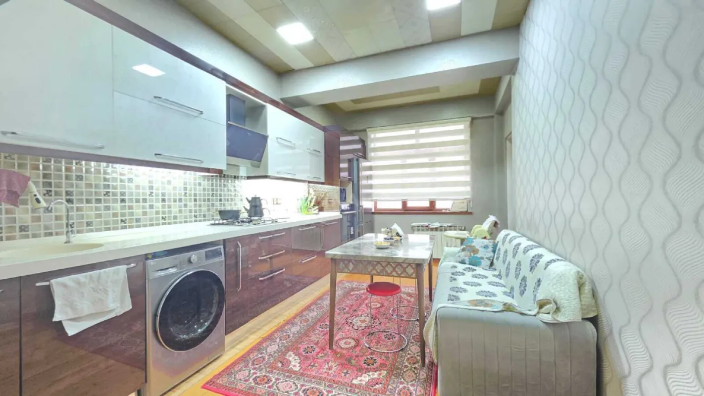 Satılır 3 otaqlı mənzil 126 m²