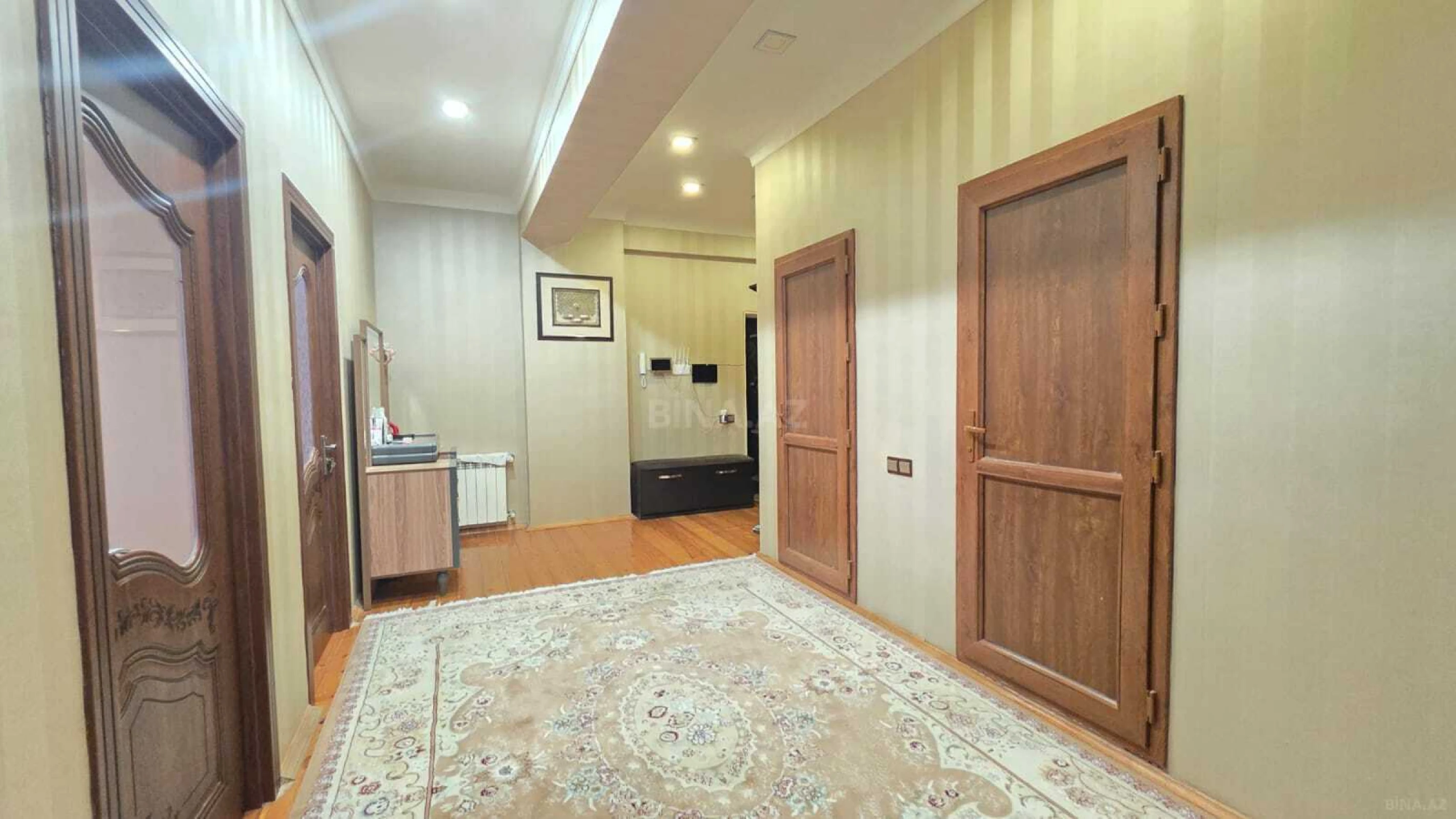 Satılır 3 otaqlı mənzil 126 m²