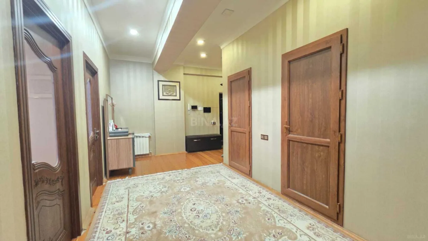 Satılır 3 otaqlı mənzil 126 m²