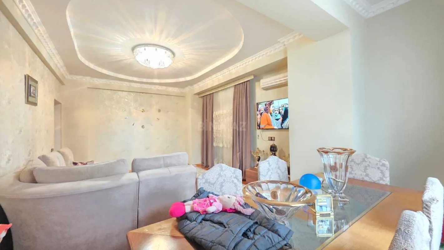 Satılır 3 otaqlı mənzil 126 m²