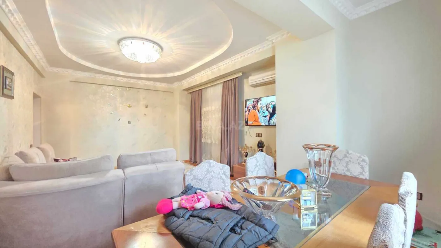 Satılır 3 otaqlı mənzil 126 m²
