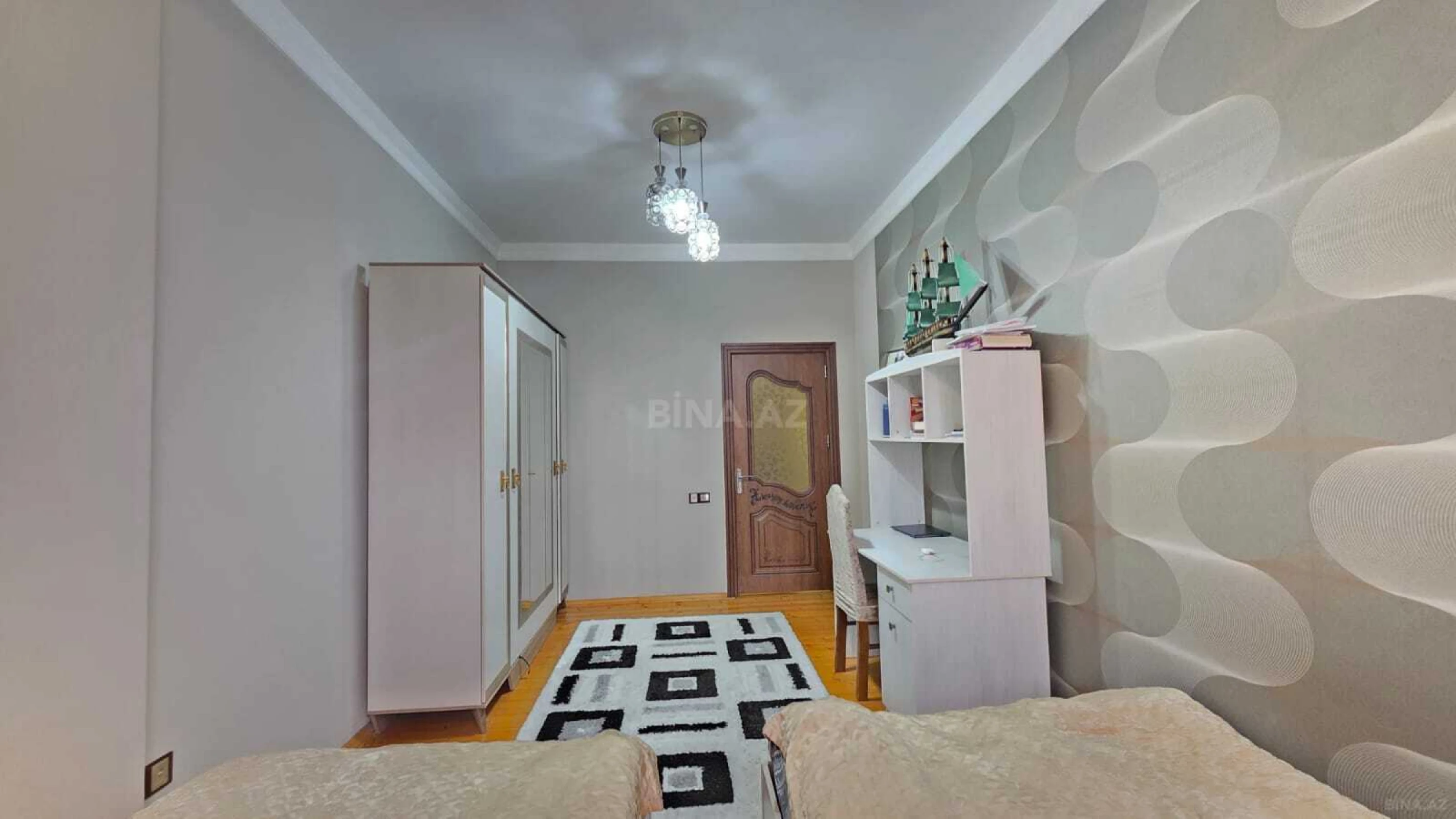 Satılır 3 otaqlı mənzil 126 m²