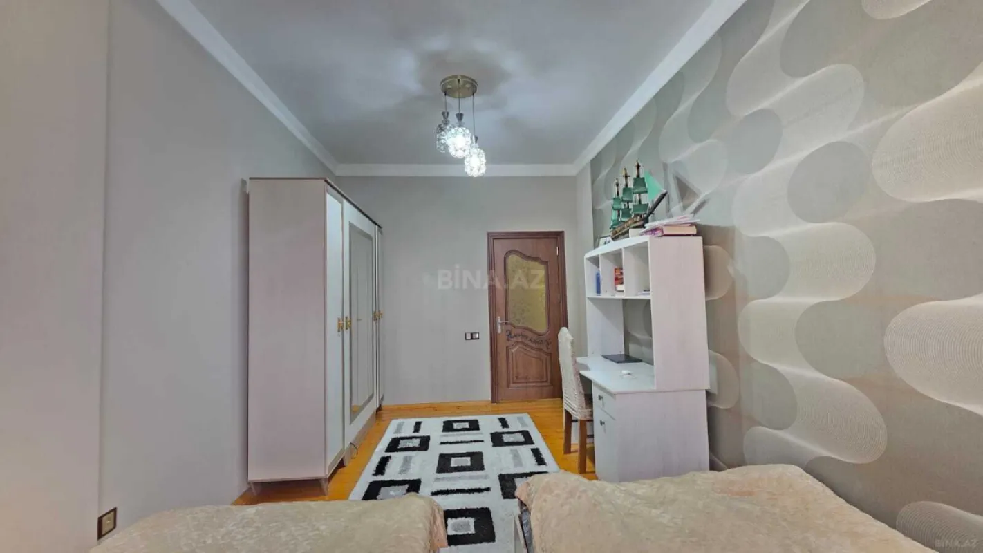 Satılır 3 otaqlı mənzil 126 m²