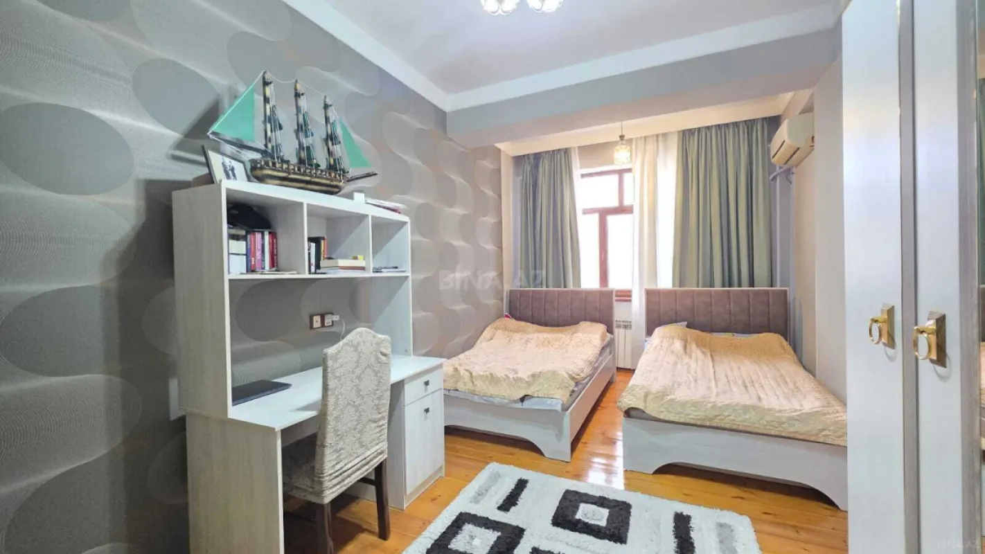 Satılır 3 otaqlı mənzil 126 m²