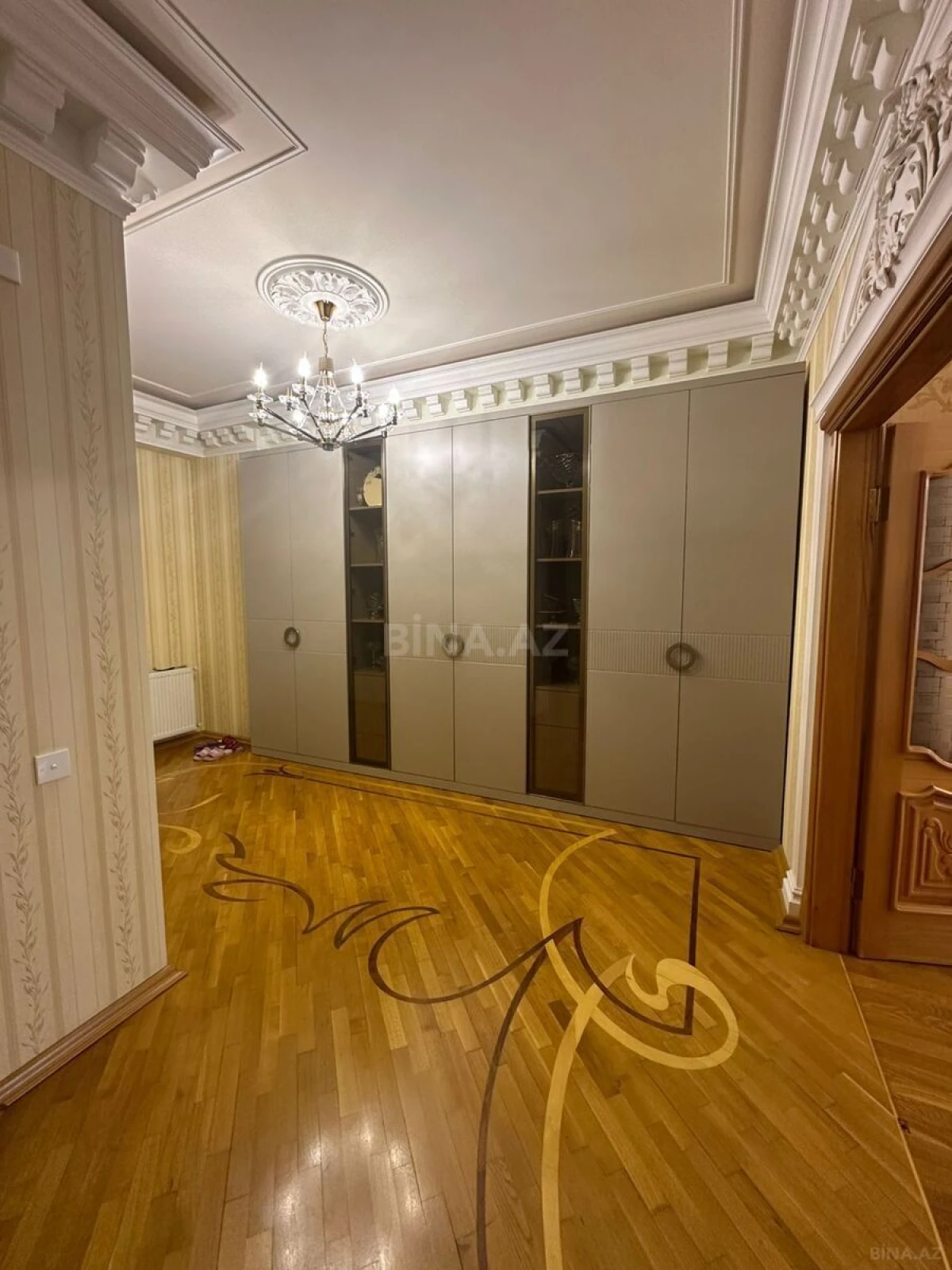 Satılır 4 otaqlı mənzil 153 m²