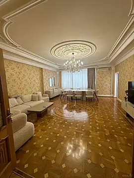 Satılır 4 otaqlı mənzil 153 m²