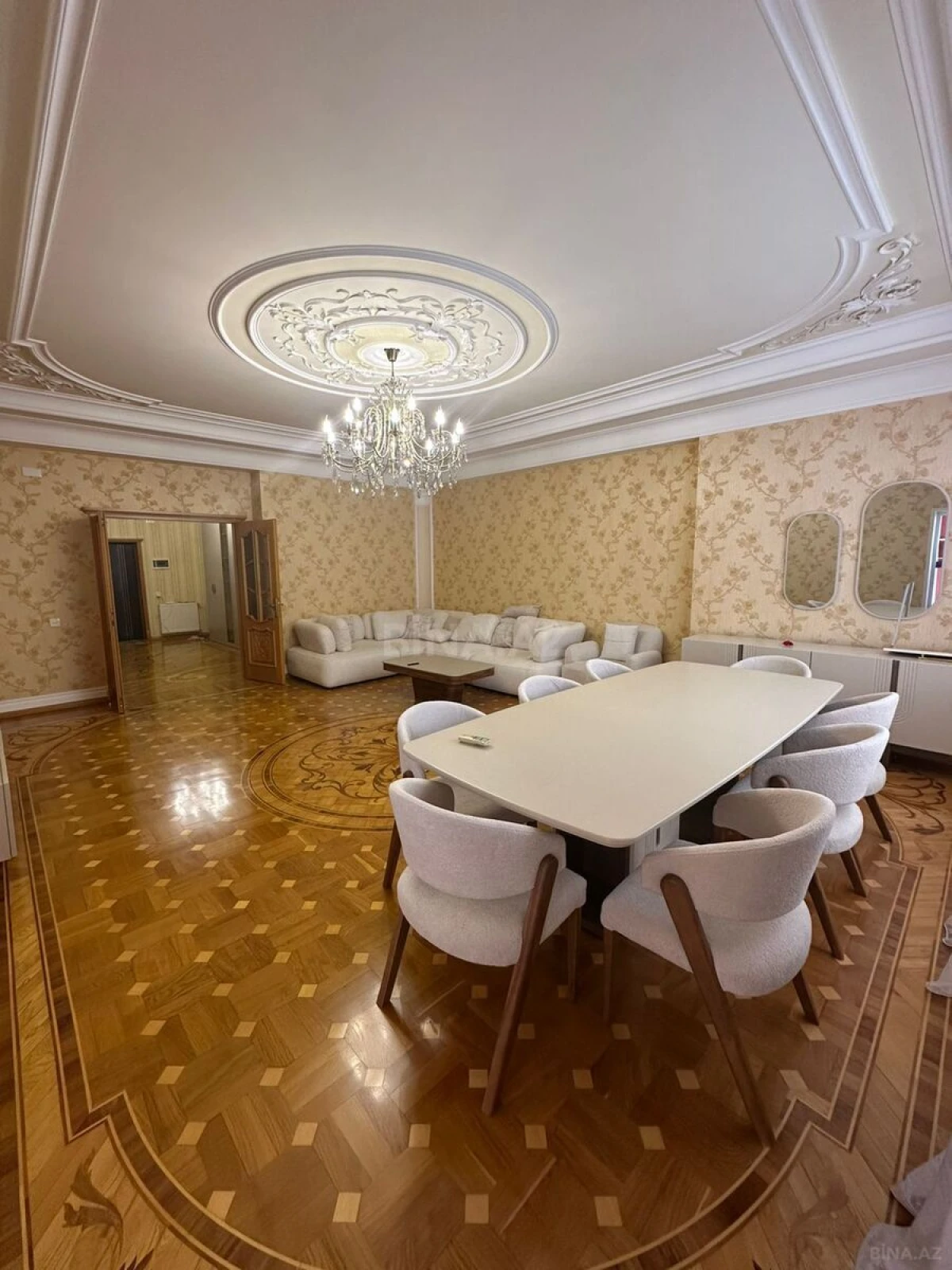 Satılır 4 otaqlı mənzil 153 m²