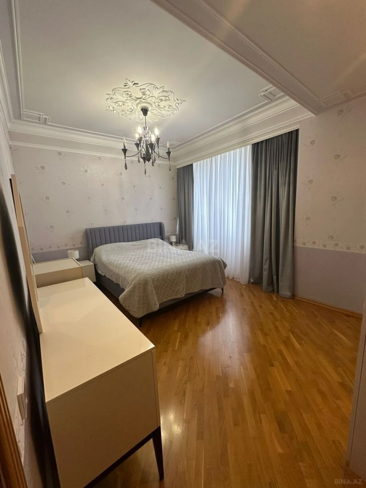 Satılır 4 otaqlı mənzil 153 m²