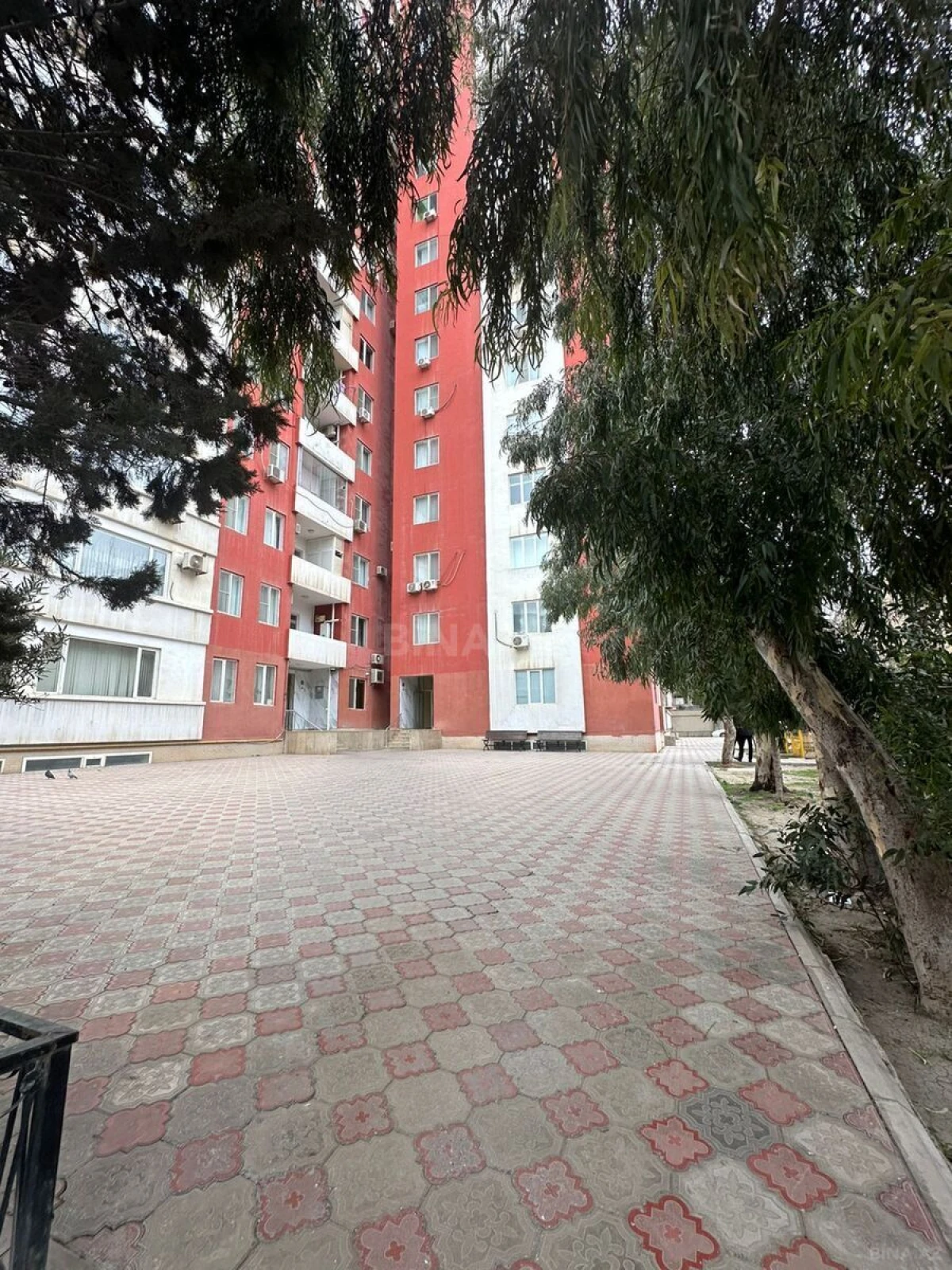 Satılır 4 otaqlı mənzil 153 m²