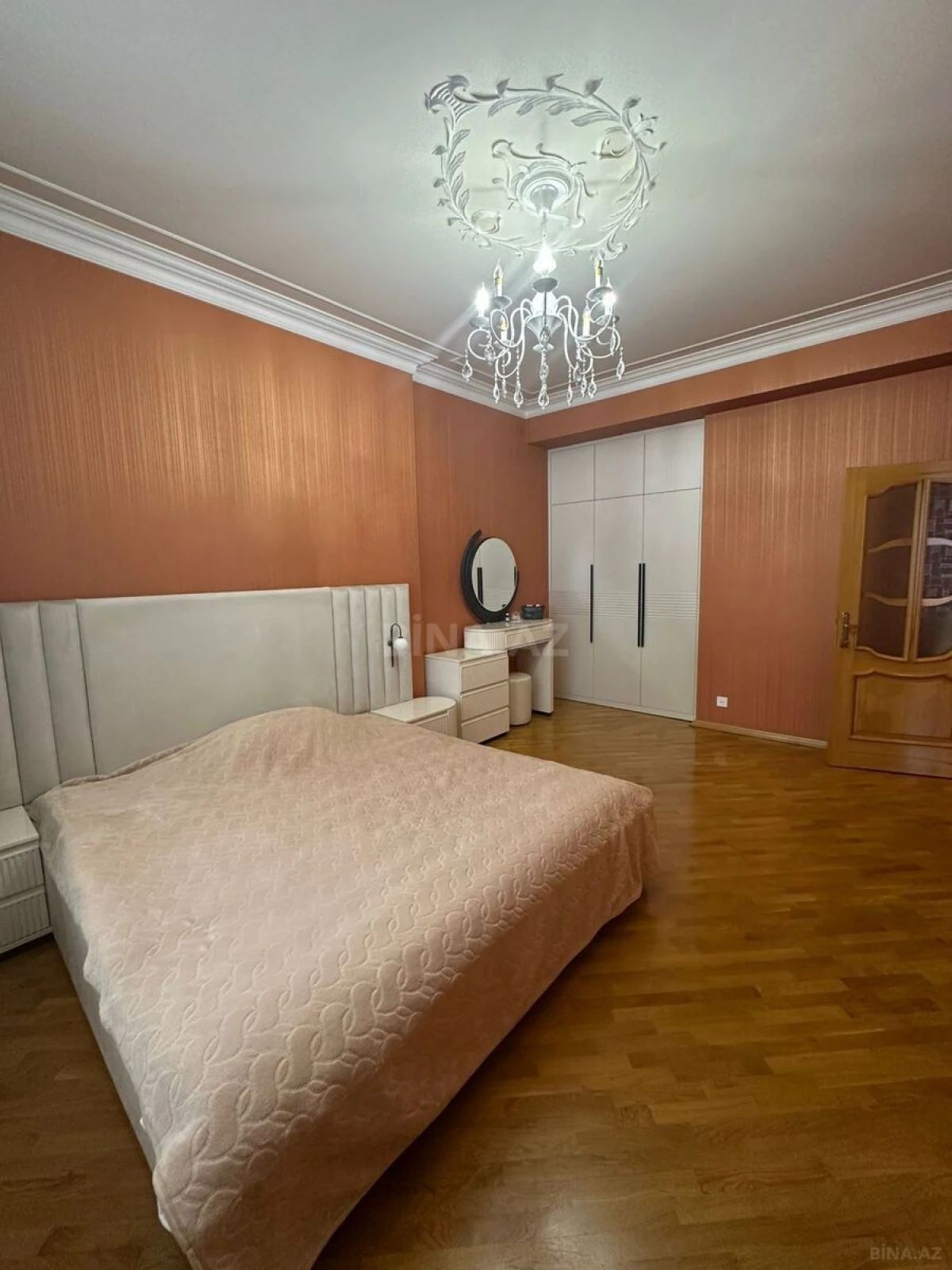 Satılır 4 otaqlı mənzil 153 m²