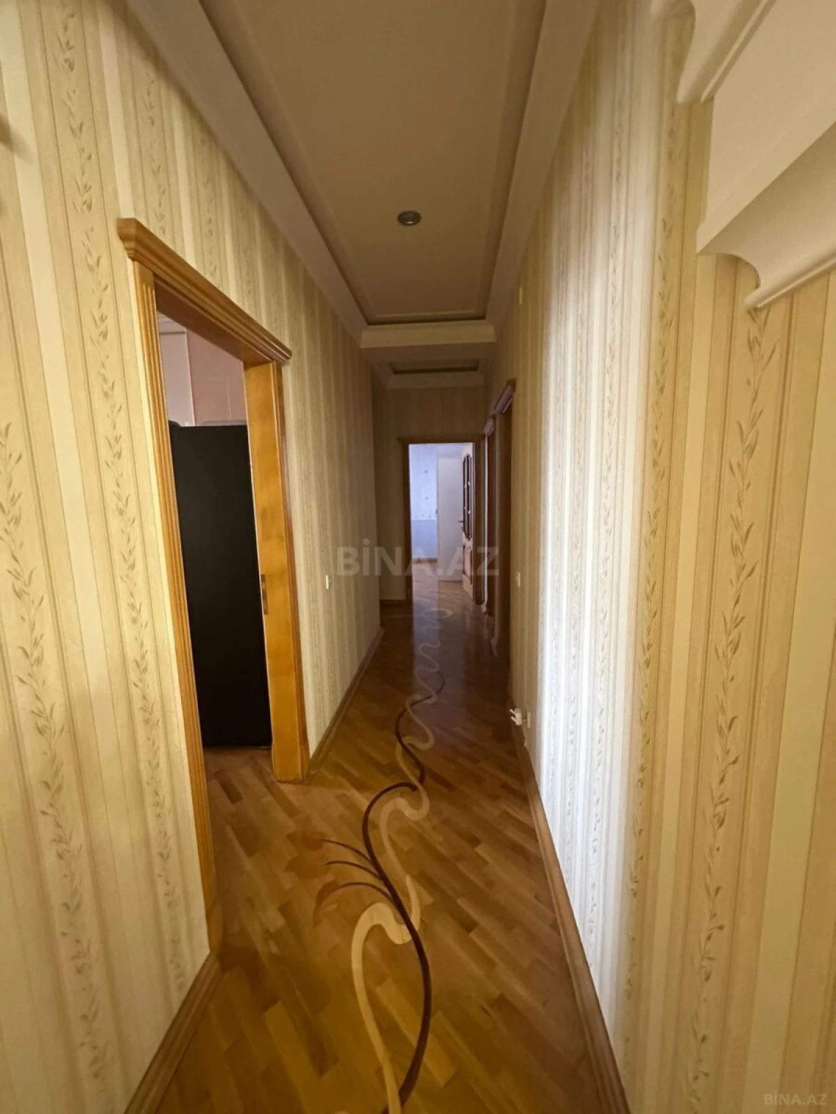 Satılır 4 otaqlı mənzil 153 m²