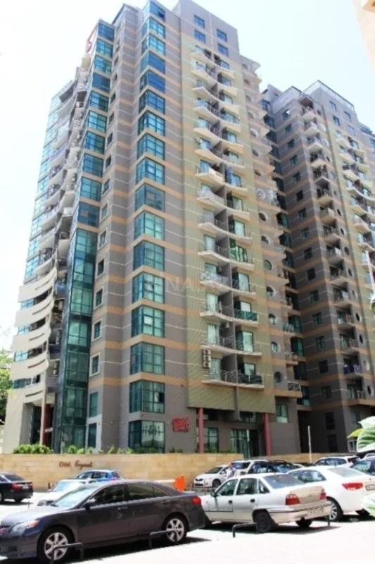 Kirayə verilir 4 otaqlı mənzil 210 m²